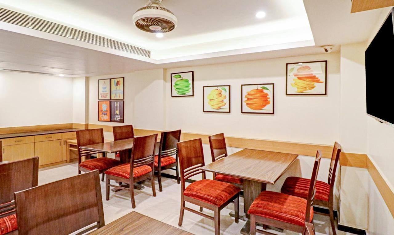 Treebo Galaxy Rooms Nuova Delhi Esterno foto