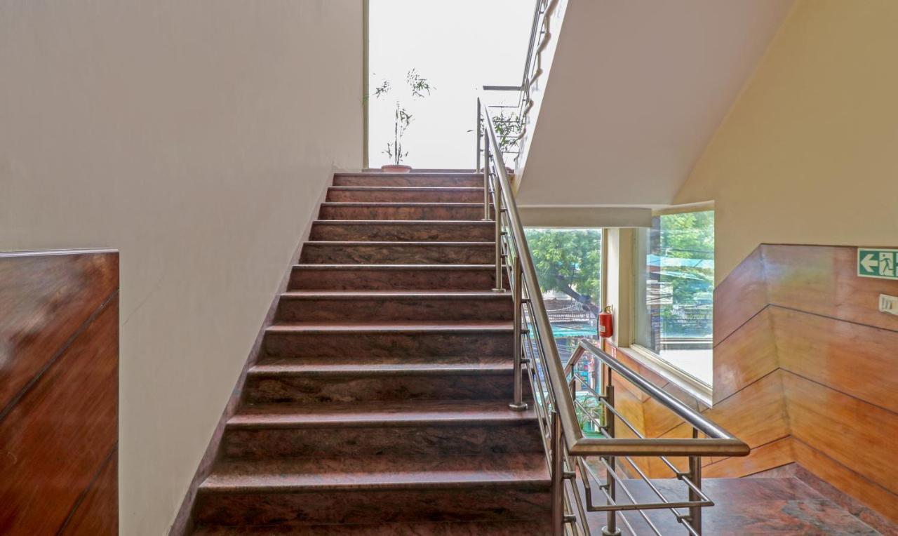 Treebo Galaxy Rooms Nuova Delhi Esterno foto